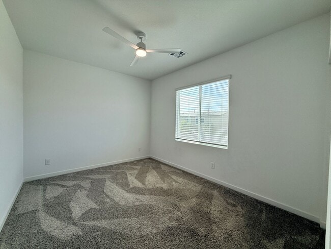 Building Photo - Beautiful Spring Valley Lennar Home-Make it yours today!