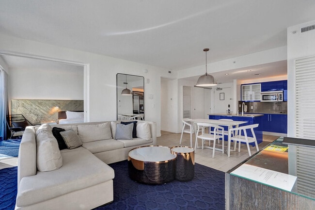 Building Photo - 3101 Bayshore Dr