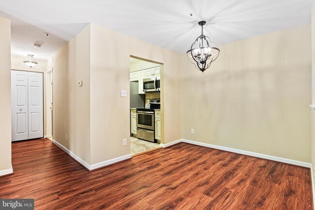 Building Photo - 4934 Columbia Rd