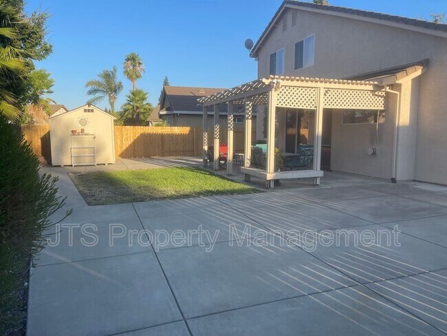 Building Photo - 3232 Balada Way