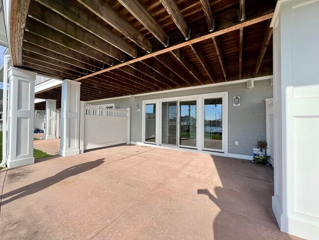 Building Photo - 4 Island Ave