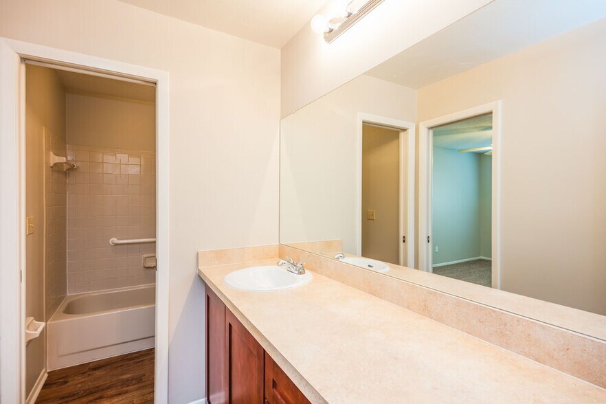 Building Photo - 5701 Longleaf Dr