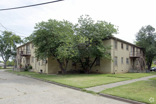 Building Photo - Quaker Place Apartments