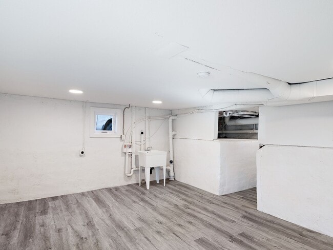 Building Photo - Gorgeous, updated 3-bdr Vernon bungalow w/...