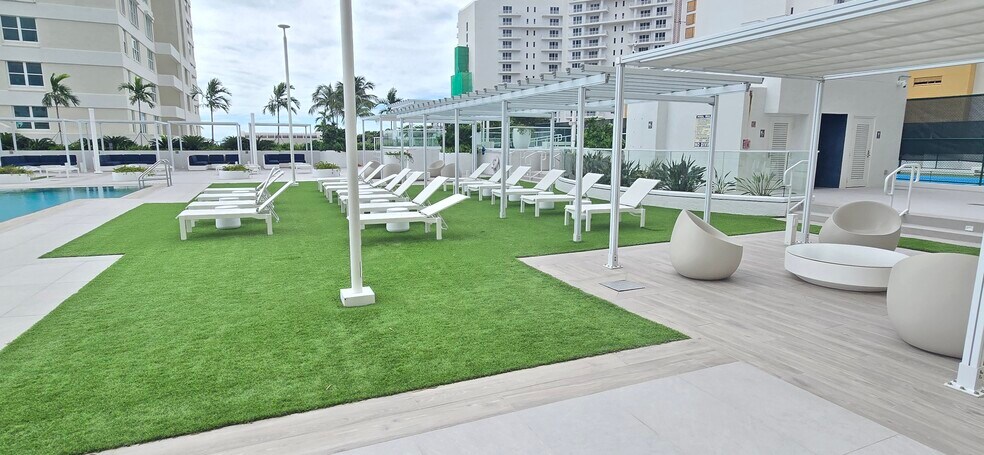 Pool deck - 770 Claughton Island Dr