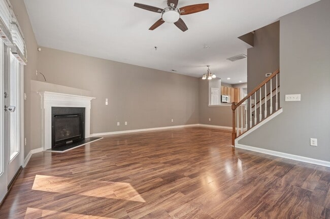 Building Photo - Stunning 3 Story Townhome in South Durham!
