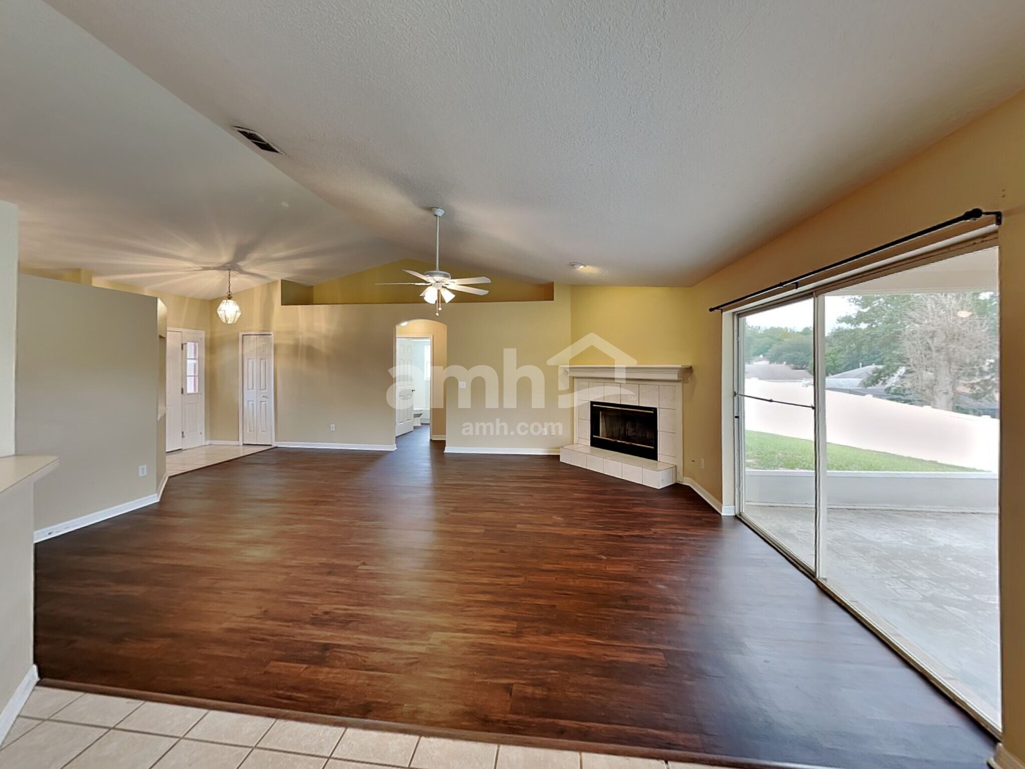 Building Photo - 722 Meadow Park Dr