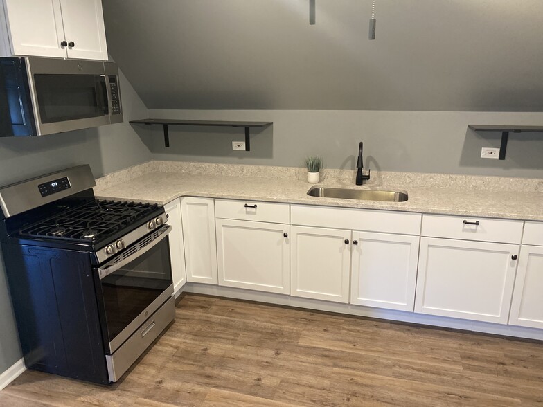 Kitchen - 10422 S Avenue L