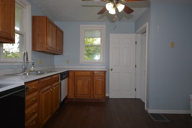 Building Photo - 2837 Hyde Park Plz