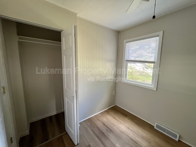 Building Photo - 429 W Van Hoesen Blvd