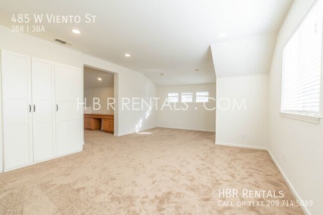 Building Photo - 485 W Viento St