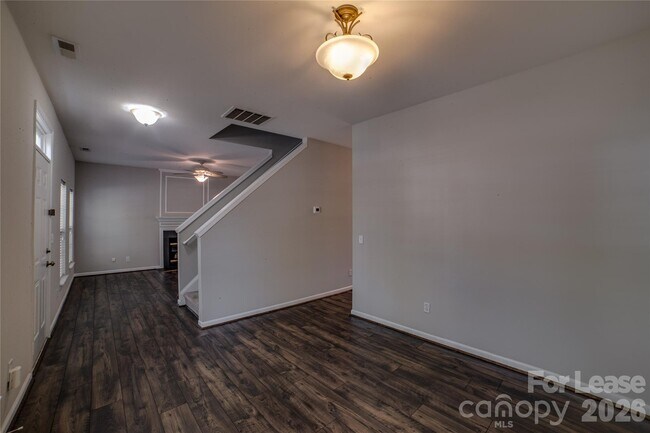 Building Photo - 6434 Gatesville Ln