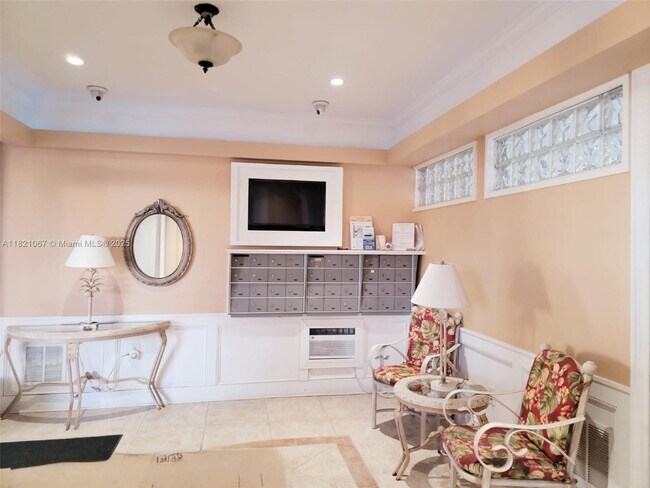 Building Photo - 1500 Park Beach Cir