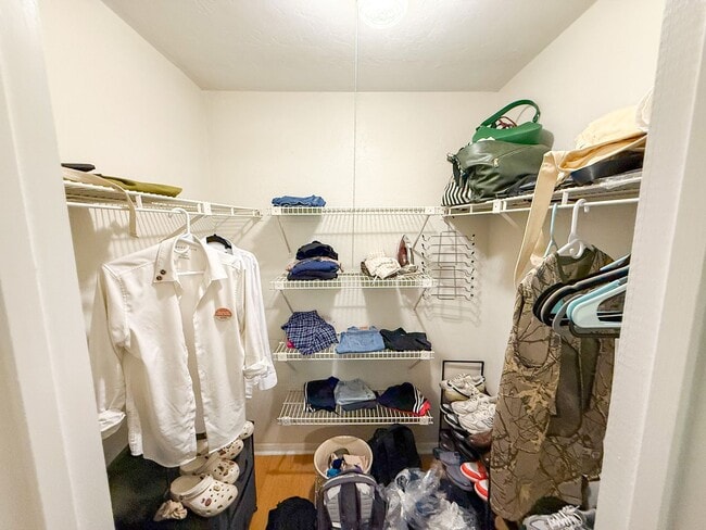 Building Photo - Tumblin Creek D-22