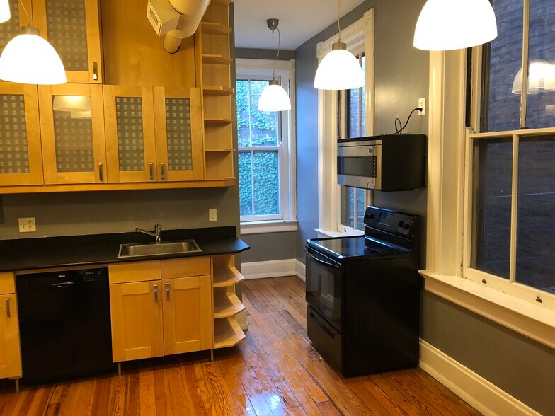 Building Photo - 1406 Sycamore Street