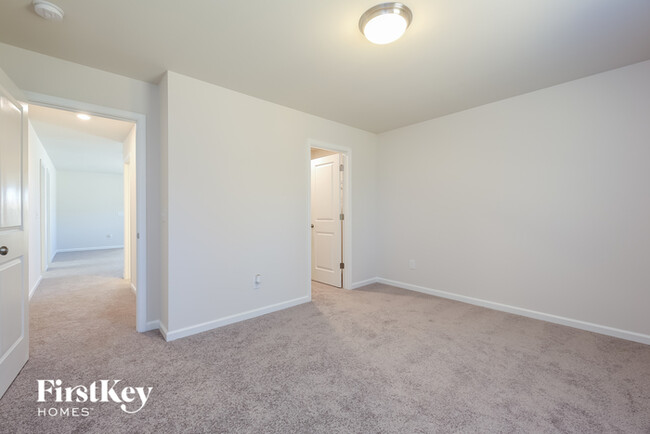 Building Photo - 534 Hillpark Ln
