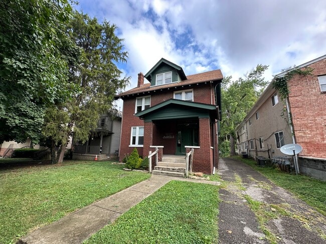 Primary Photo - Central Campus OSU Single Family Home with...