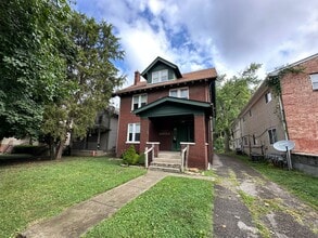Building Photo - Central Campus OSU Single Family Home with...