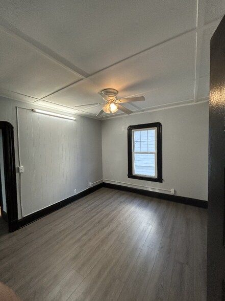 Building Photo - 132 Alderman St