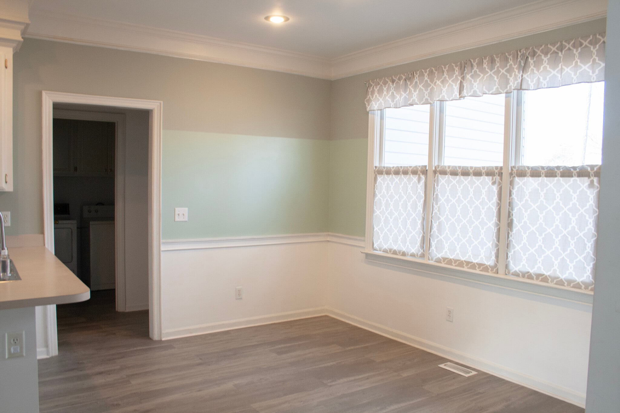 Dinette - 237 Yale Rd