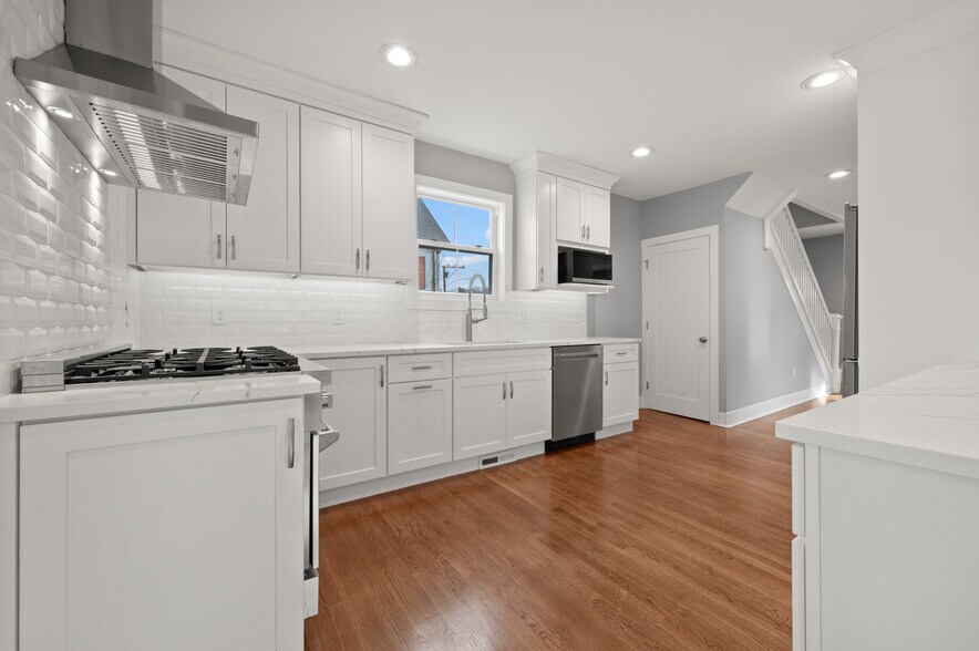 Kitchen - 16 West Rd