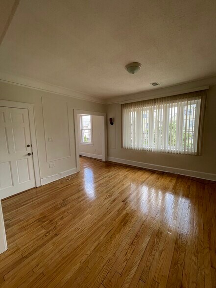 Building Photo - 1018 Kilsyth Rd