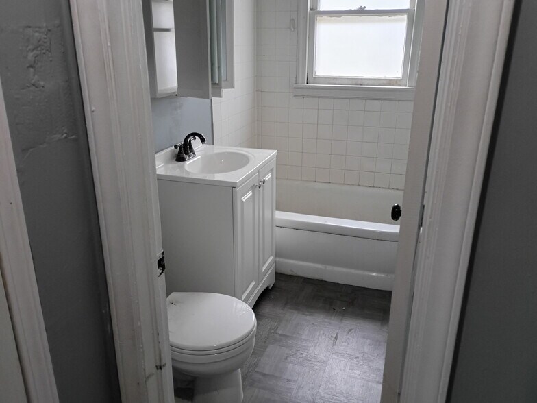 Building Photo - 5763 W 2nd St