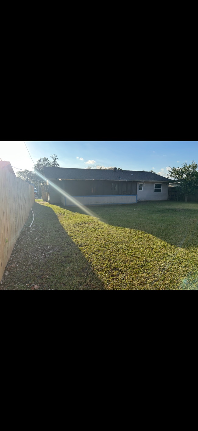 Building Photo - 1534 Delta Dr