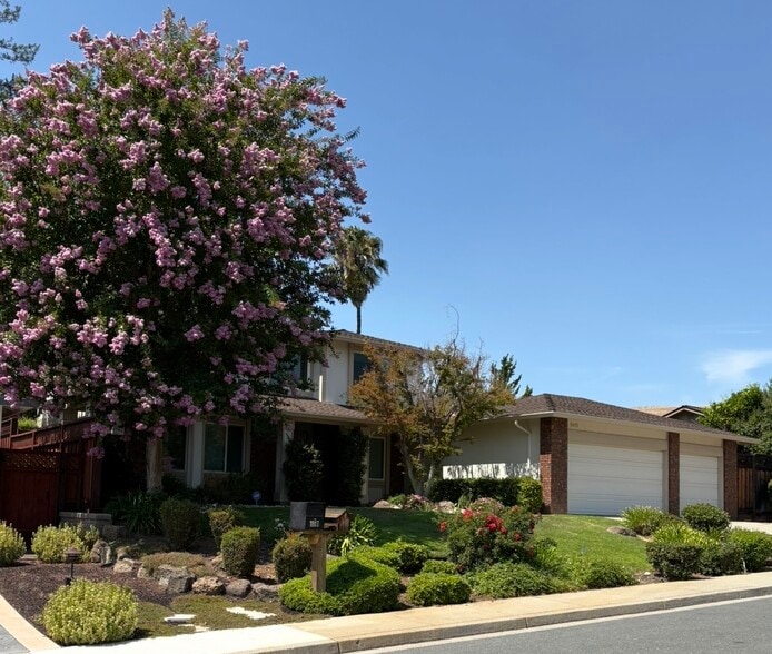 Building Photo - 1819 Yolanda Cir