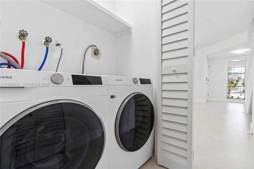 Building Photo - 3597 SW 17th St