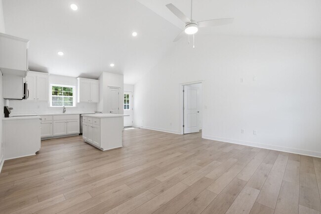 Building Photo - 21169 Baileys Ln