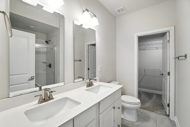 Building Photo - Modern City Living Near Uptown Charlotte