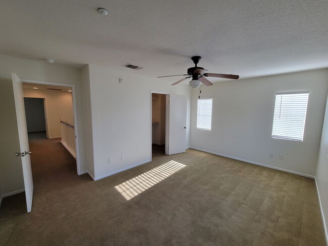 Building Photo - Spacious 3-Bedroom Townhome in Imperial – Available for Lease!