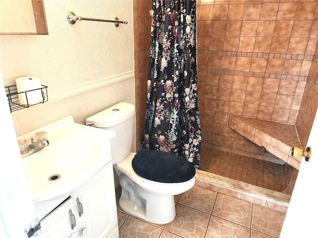 Building Photo - 904 Emma St