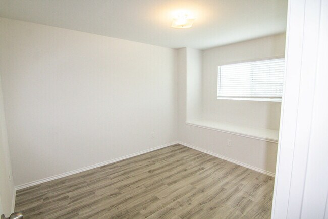 Building Photo - 18530 Boomi Ravine Trl