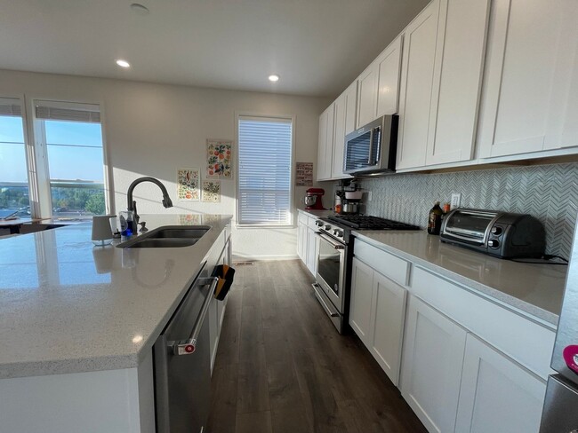 Building Photo - The Lifestyle You Seek!