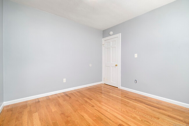 Building Photo - 25 Puritan Ln