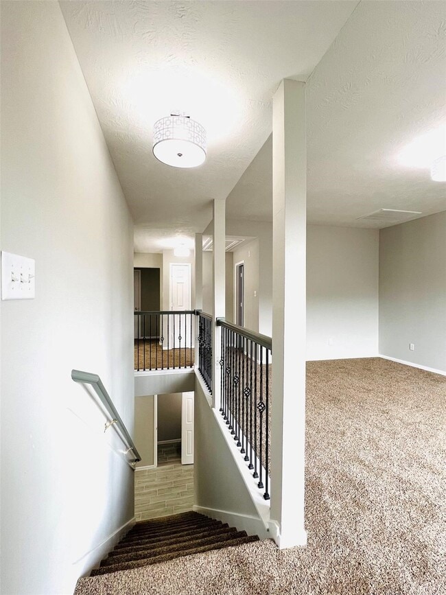 Building Photo - 8426 Woodland Knoll Ln