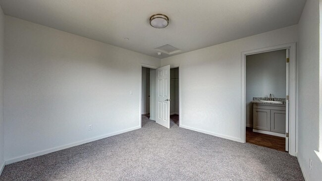 Building Photo - 2352 Karen Ct