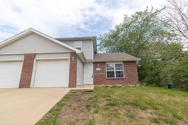 Building Photo - 1330 Godas Cir
