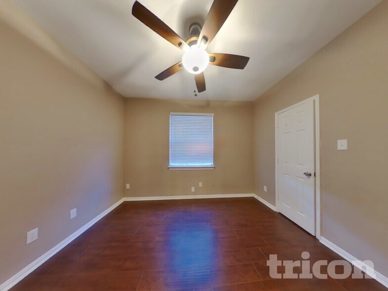 Building Photo - 2205 Starleaf Pl