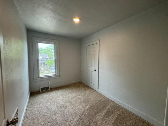 Building Photo - 15465 Wisconsin St