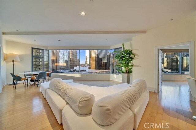 Building Photo - 801 S Grand Ave