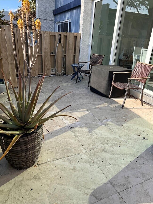 Building Photo - 1561 NE 12th Terrace