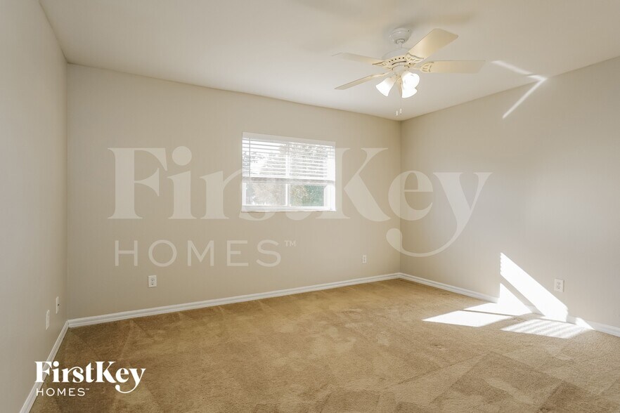 Building Photo - 1842 NW 5th Pl