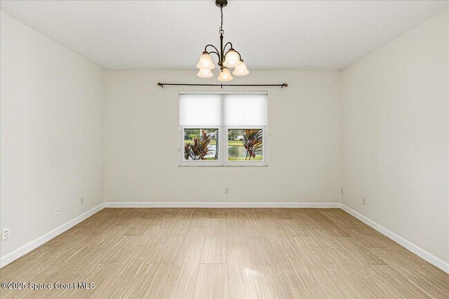 Building Photo - 558 Gardendale Cir SE