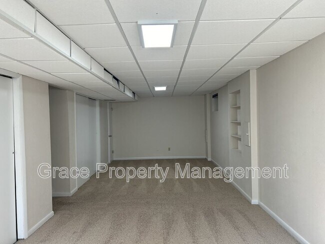 Building Photo - 10860 Stuart Cir
