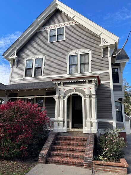 Building Photo - 69 Adelaide Ave