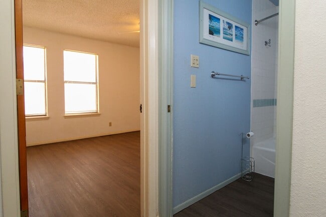 Building Photo - 7465 Stoney Hill Dr