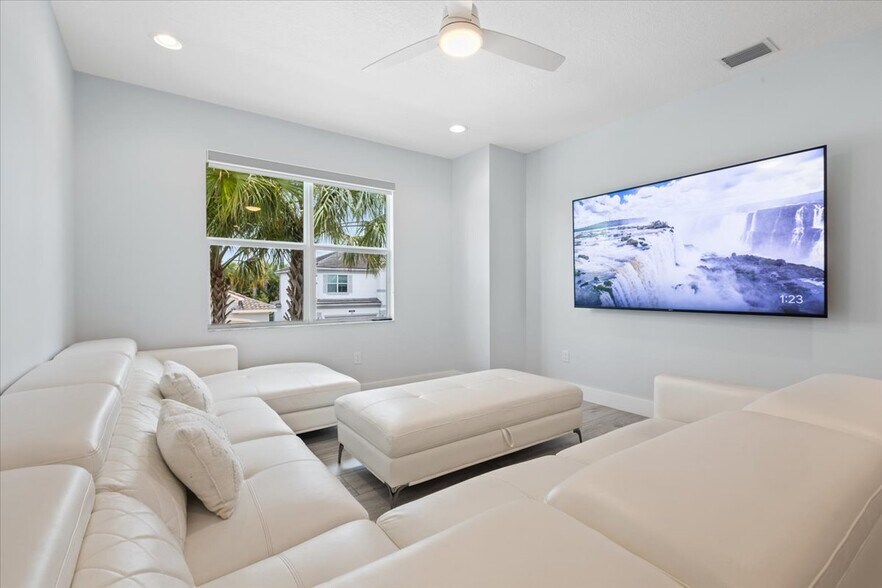 2nd floor liing room - 15377 Green River Ct